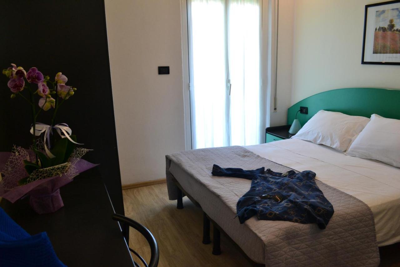 Hotel Tre Stelle Rimini Exterior photo