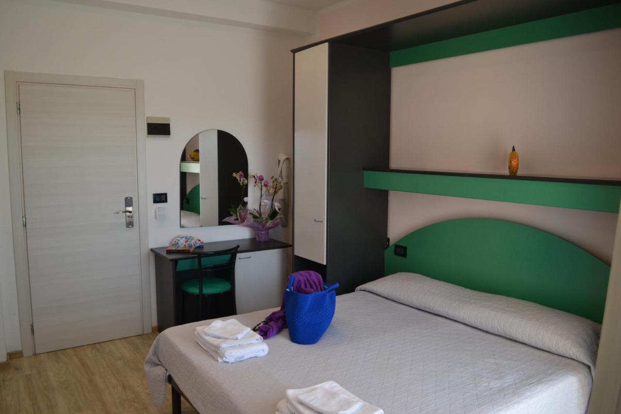 Hotel Tre Stelle Rimini Exterior photo