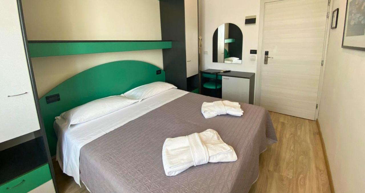 Hotel Tre Stelle Rimini Exterior photo