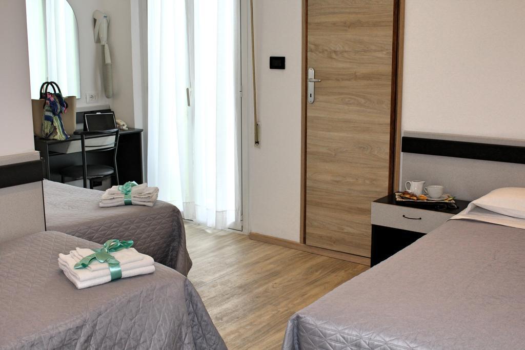 Hotel Tre Stelle Rimini Exterior photo